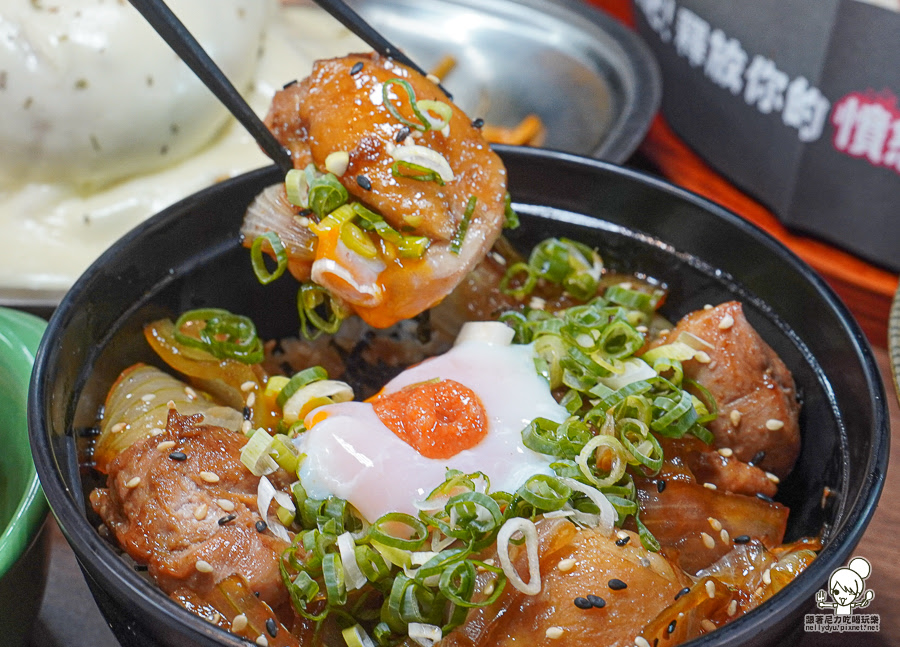 高雄美食 親子 家庭客 雞 咖哩 炸豬排 好吃 推薦 排隊 日式 在地老店 