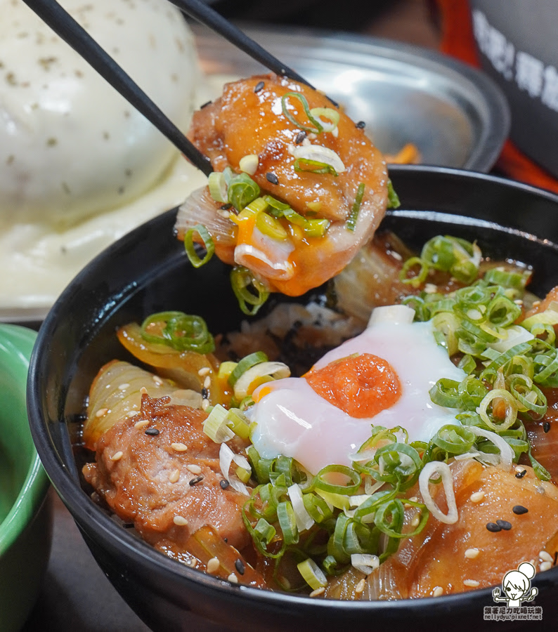 高雄美食 親子 家庭客 雞 咖哩 炸豬排 好吃 推薦 排隊 日式 在地老店 