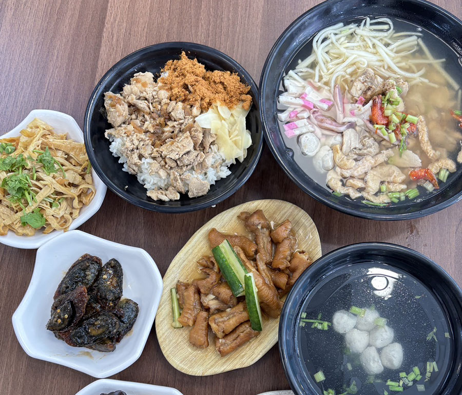 阿宏飯湯 高雄 必吃 古早味 懷舊 五甲美食 旗艦店 台語歌手 