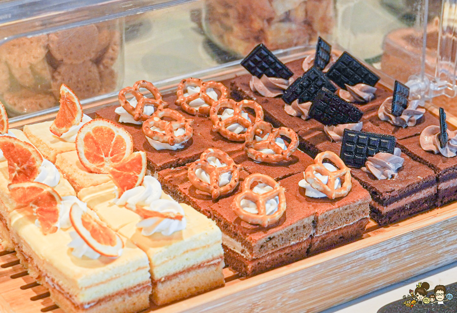 仁武咖啡 最大 三十早人羽 高雄 甜點吃到飽 主餐 鹹食 聚餐 慶生 約會 網美 禮盒 零售 手工餅乾 喜餅 月餅