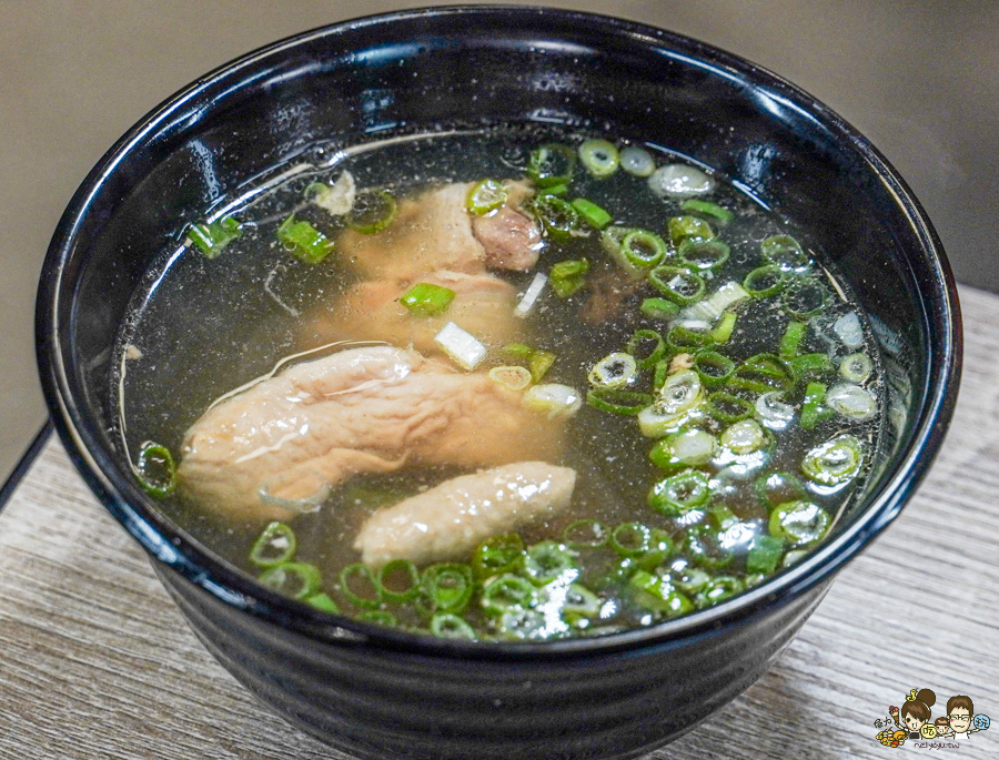 三兩二滷肉飯 黑豬肉 古早味 阿嬤 傳承 好吃 高雄美食 控肉飯 白菜滷 古早味 懷舊 隱藏版 蒸蛋湯