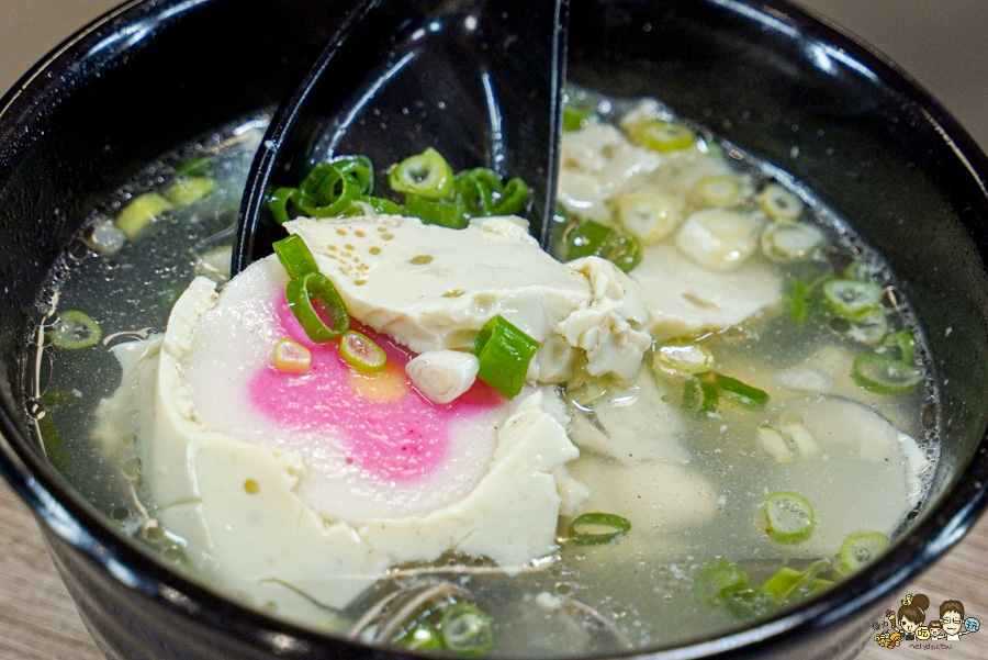 三兩二滷肉飯 黑豬肉 古早味 阿嬤 傳承 好吃 高雄美食 控肉飯 白菜滷 古早味 懷舊 隱藏版 蒸蛋湯