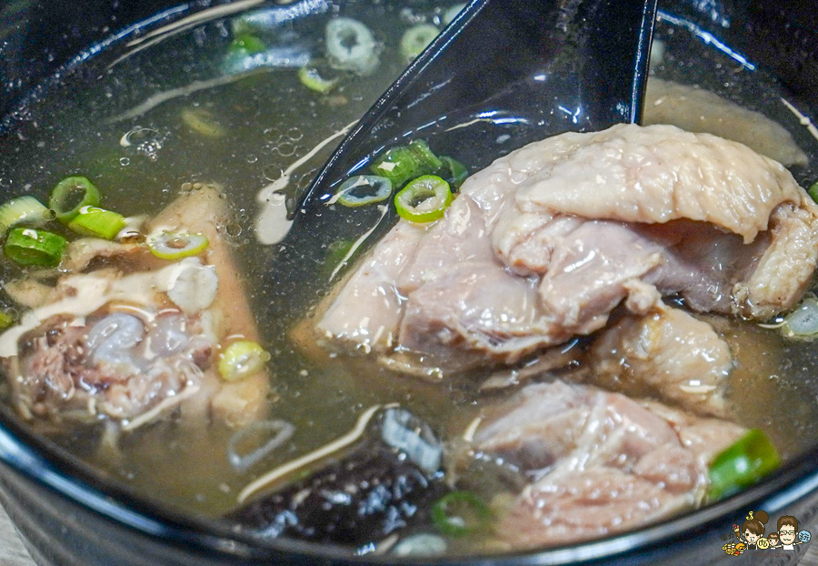 三兩二滷肉飯 黑豬肉 古早味 阿嬤 傳承 好吃 高雄美食 控肉飯 白菜滷 古早味 懷舊 隱藏版 蒸蛋湯