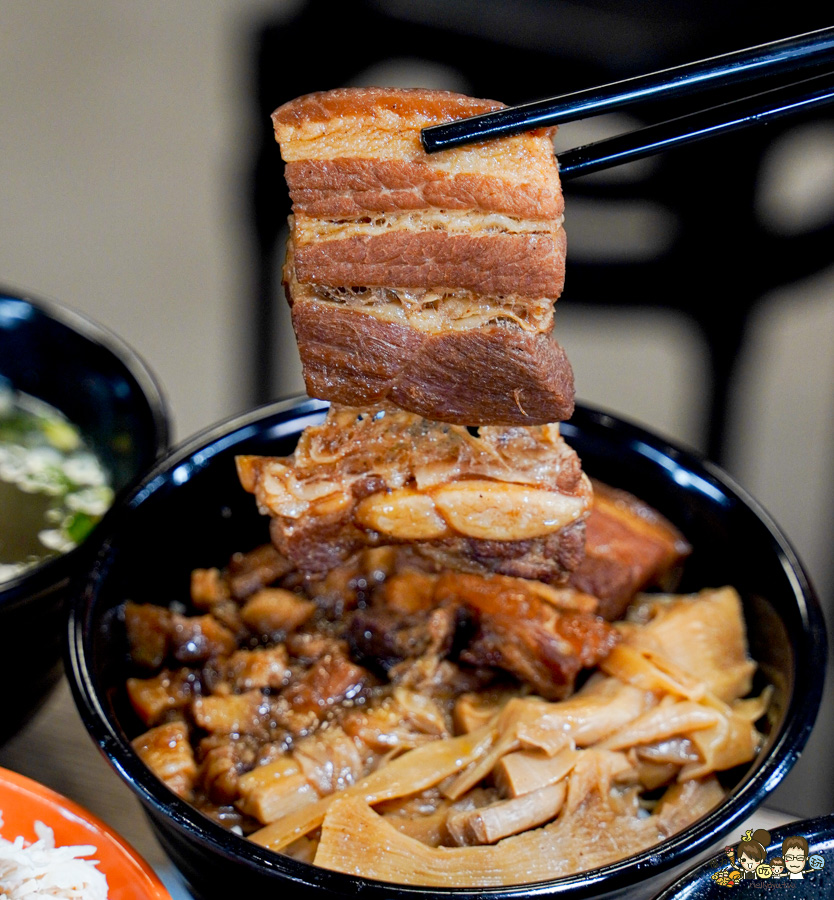 三兩二滷肉飯 黑豬肉 古早味 阿嬤 傳承 好吃 高雄美食 控肉飯 白菜滷 古早味 懷舊 隱藏版 蒸蛋湯