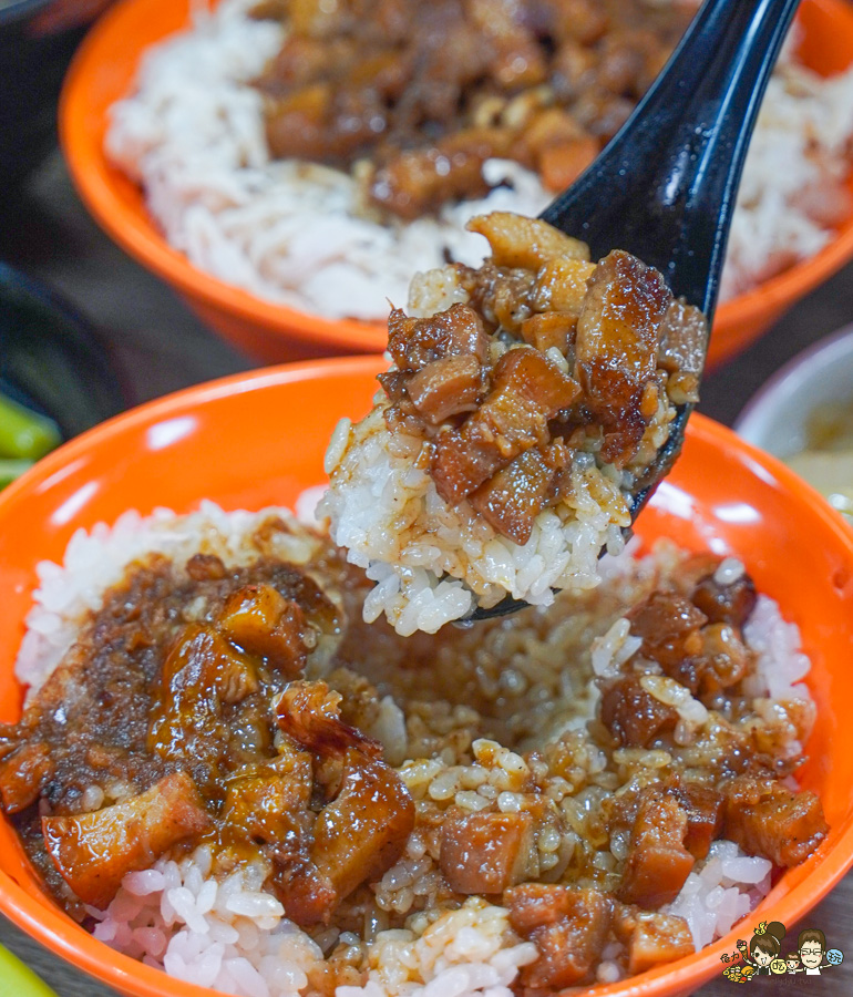 三兩二滷肉飯 黑豬肉 古早味 阿嬤 傳承 好吃 高雄美食 控肉飯 白菜滷 古早味 懷舊 隱藏版 蒸蛋湯