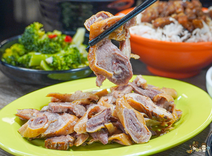 三兩二滷肉飯 黑豬肉 古早味 阿嬤 傳承 好吃 高雄美食 控肉飯 白菜滷 古早味 懷舊 隱藏版 蒸蛋湯