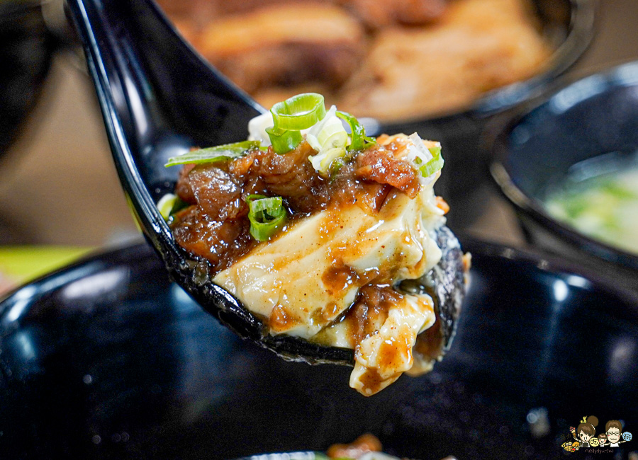 三兩二滷肉飯 黑豬肉 古早味 阿嬤 傳承 好吃 高雄美食 控肉飯 白菜滷 古早味 懷舊 隱藏版 蒸蛋湯