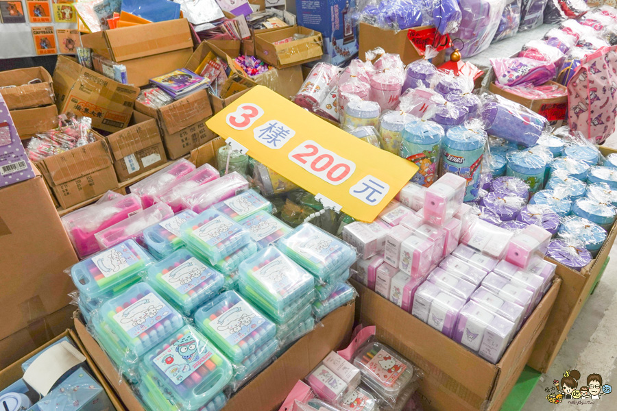 文具 正版 銅板價 特賣會 好買 好逛 台南 永康 必買 書包 泳衣 行李箱