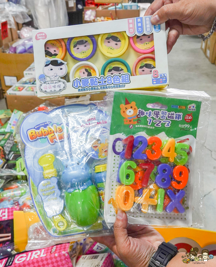 文具 正版 銅板價 特賣會 好買 好逛 台南 永康 必買 書包 泳衣 行李箱