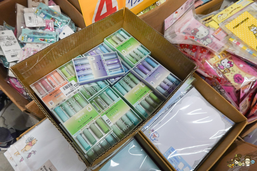 文具 正版 銅板價 特賣會 好買 好逛 台南 永康 必買 書包 泳衣 行李箱