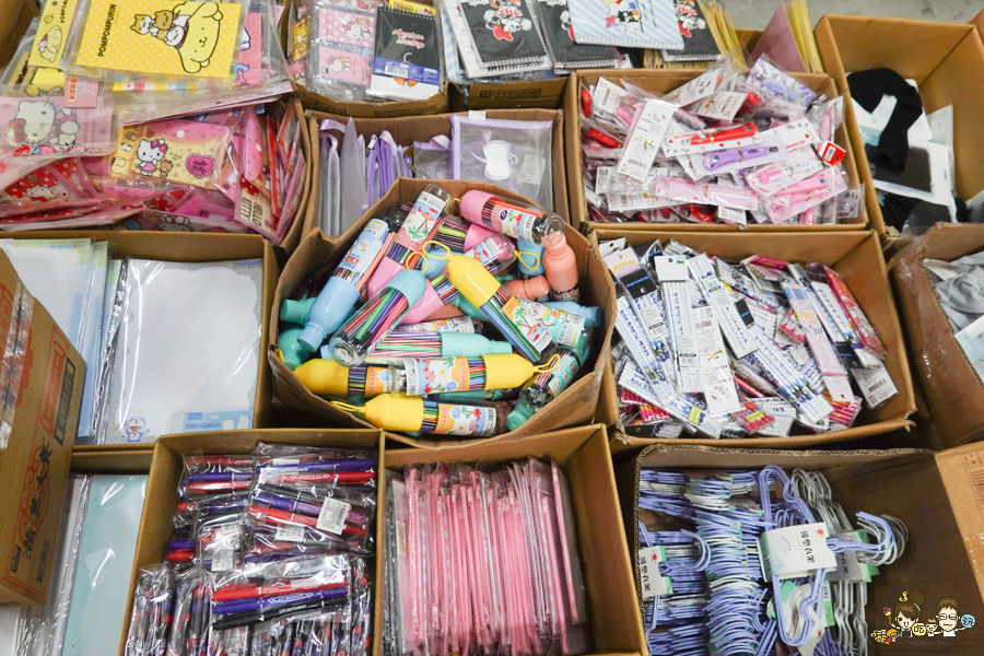 文具 正版 銅板價 特賣會 好買 好逛 台南 永康 必買 書包 泳衣 行李箱