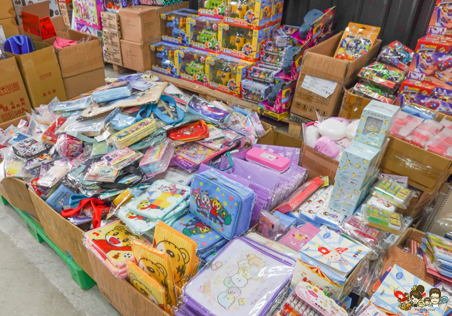 文具 正版 銅板價 特賣會 好買 好逛 台南 永康 必買 書包 泳衣 行李箱