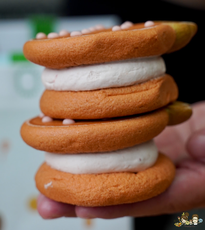 高雄 卷卷烘焙 甜點 點心 生乳銅鑼燒 造型 可愛 好吃 推薦 必買 左營 伴手禮 手信 彌月 禮盒 烏日餅