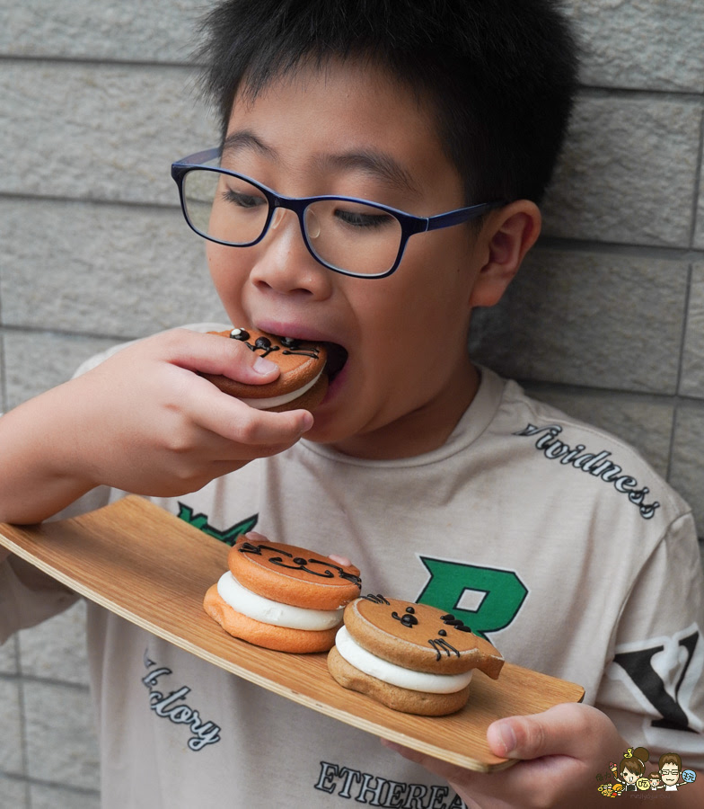 高雄 卷卷烘焙 甜點 點心 生乳銅鑼燒 造型 可愛 好吃 推薦 必買 左營 伴手禮 手信 彌月 禮盒 烏日餅