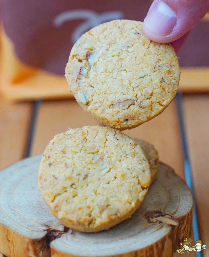 高雄 卷卷烘焙 甜點 點心 生乳銅鑼燒 造型 可愛 好吃 推薦 必買 左營 伴手禮 手信 彌月 禮盒 烏日餅