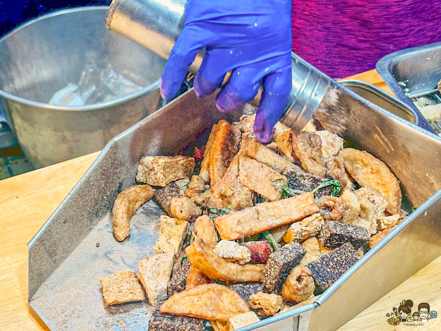 鹽埕第一家鹹酥雞 老店 炸物 小吃 晚餐 消夜 高雄美食 鹽埕必吃 香雞排