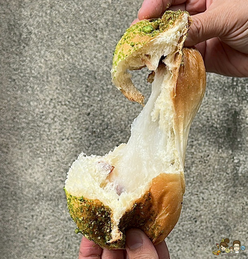 胡甲園麵包店 銅板麵包 高雄 麵包 好吃 便宜 20元麵包 鳳梨酥 伴手禮 
