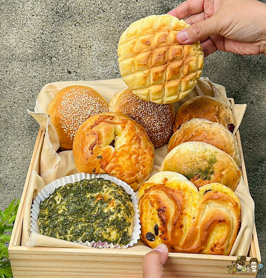 胡甲園麵包店 銅板麵包 高雄 麵包 好吃 便宜 20元麵包 鳳梨酥 伴手禮 
