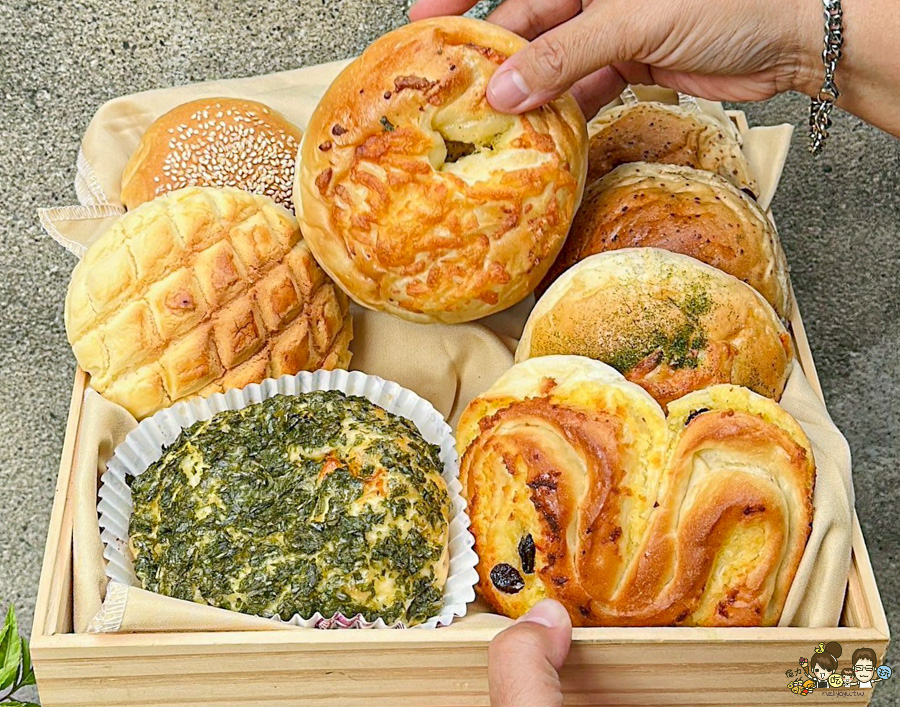 胡甲園麵包店 銅板麵包 高雄 麵包 好吃 便宜 20元麵包 鳳梨酥 伴手禮 