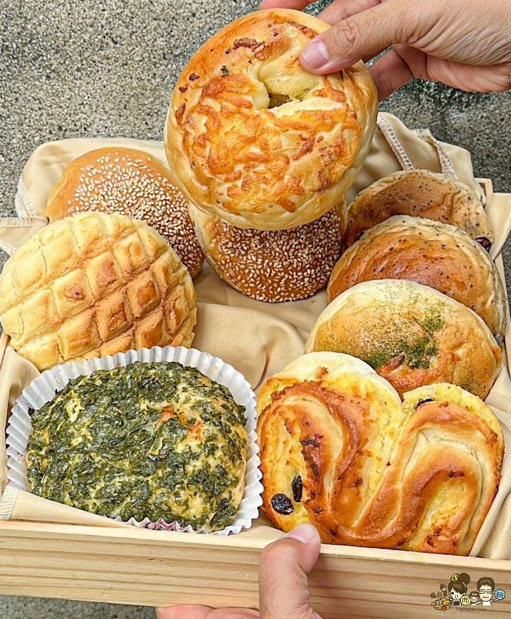 胡甲園麵包店 銅板麵包 高雄 麵包 好吃 便宜 20元麵包 鳳梨酥 伴手禮 