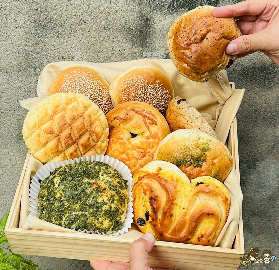 胡甲園麵包店 銅板麵包 高雄 麵包 好吃 便宜 20元麵包 鳳梨酥 伴手禮 