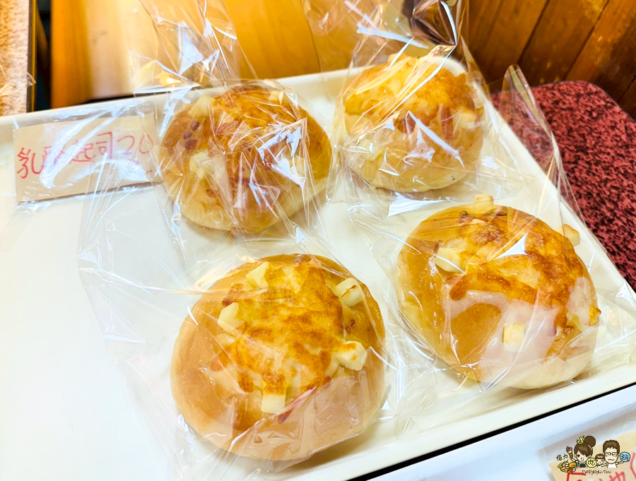 胡甲園麵包店 銅板麵包 高雄 麵包 好吃 便宜 20元麵包 鳳梨酥 伴手禮 