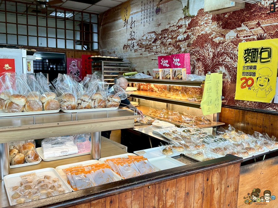 胡甲園麵包店 銅板麵包 高雄 麵包 好吃 便宜 20元麵包 鳳梨酥 伴手禮 