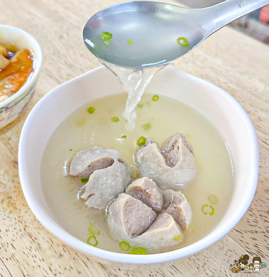  尤媽媽肉圓店 鹽埕美食 肉圓 肉丸 碗粿 燒賣 老店