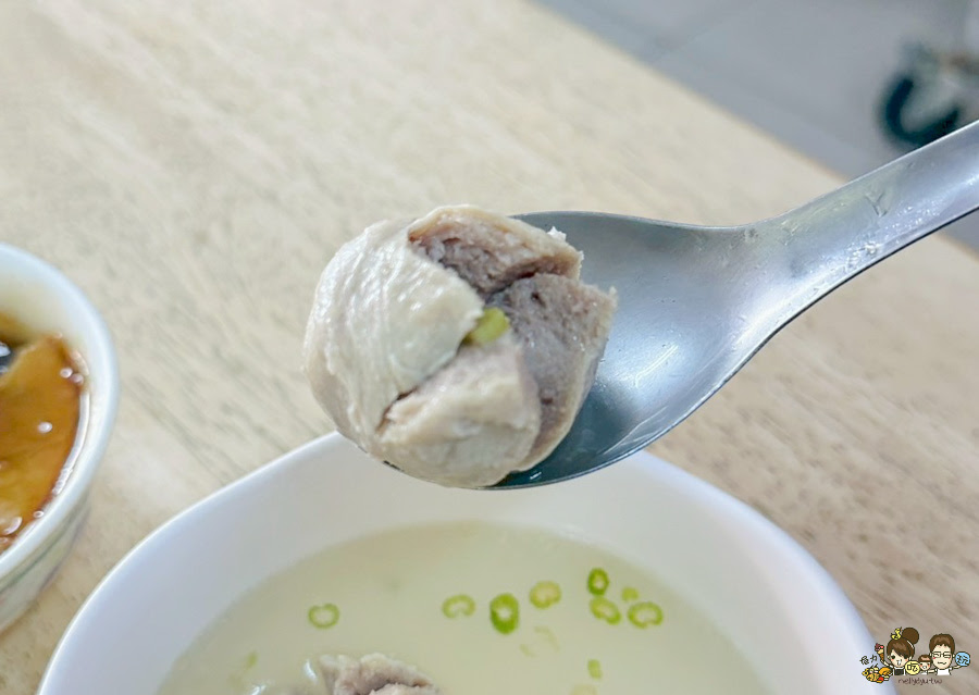  尤媽媽肉圓店 鹽埕美食 肉圓 肉丸 碗粿 燒賣 老店