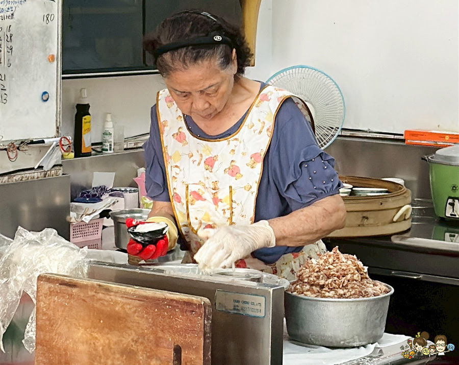  尤媽媽肉圓店 鹽埕美食 肉圓 肉丸 碗粿 燒賣 老店