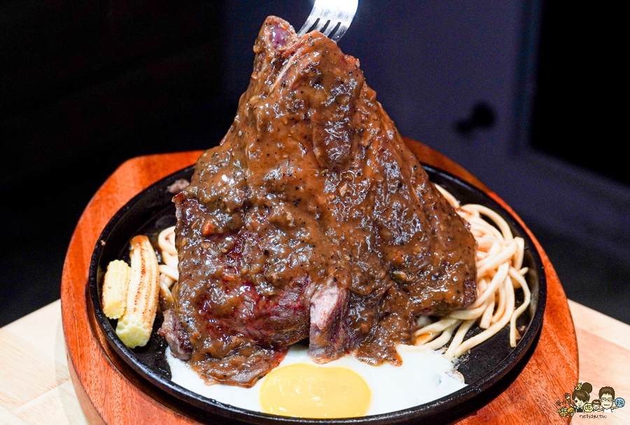 自強夜市 鐵板牛排 長紅牛排 夜市王 雙拼 招牌 牛排 高雄美食 高雄夜市美食