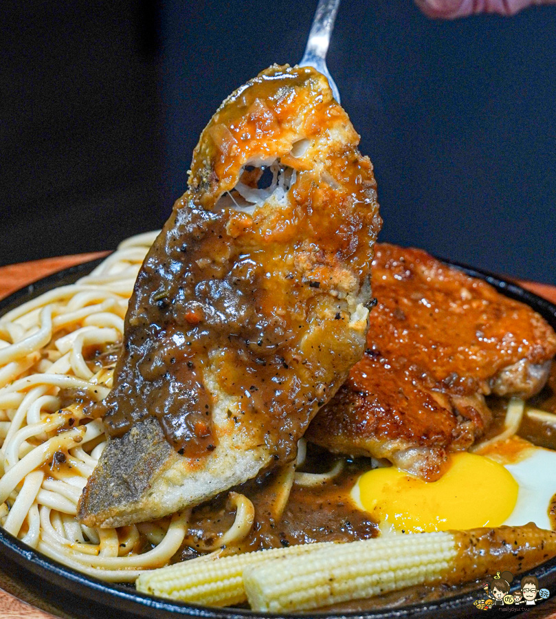 自強夜市 鐵板牛排 長紅牛排 夜市王 雙拼 招牌 牛排 高雄美食 高雄夜市美食