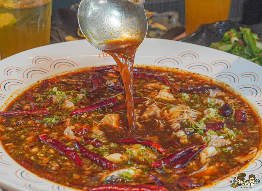 溜溜酸菜魚專賣店 高雄酸菜魚 麻辣水煮 聚餐 SOGO 百貨美食 必吃 聚餐 聚會 家庭用餐 