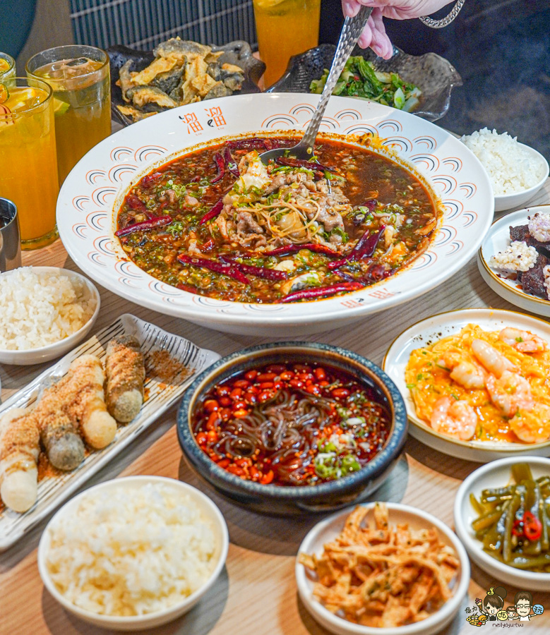 溜溜酸菜魚專賣店 高雄酸菜魚 麻辣水煮 聚餐 SOGO 百貨美食 必吃 聚餐 聚會 家庭用餐 