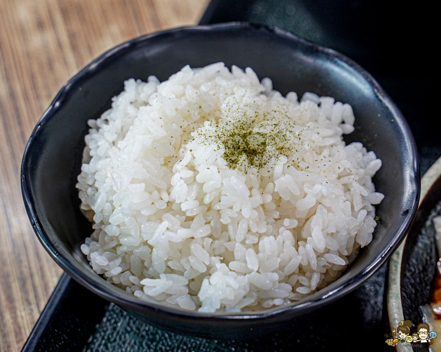 森本日式和風洋食堂 手作漢堡排 厚實滑嫩蛋包飯 雙拼咖哩醬 老店 熟客超多 日本老闆