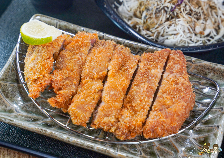 森本日式和風洋食堂 手作漢堡排 厚實滑嫩蛋包飯 雙拼咖哩醬 老店 熟客超多 日本老闆