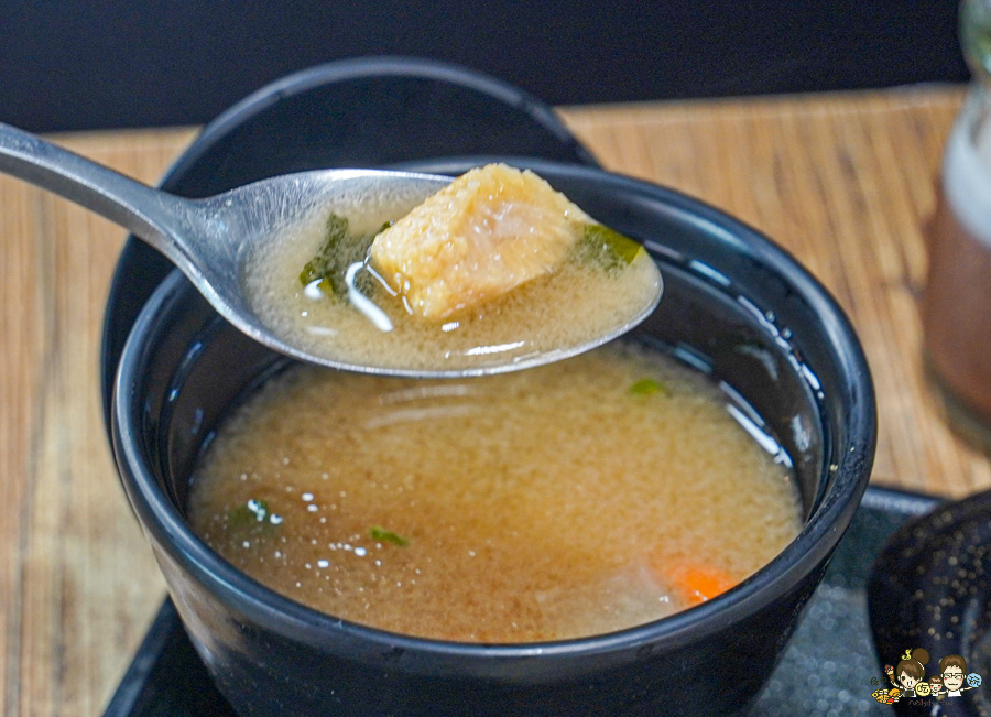森本日式和風洋食堂 手作漢堡排 厚實滑嫩蛋包飯 雙拼咖哩醬 老店 熟客超多 日本老闆