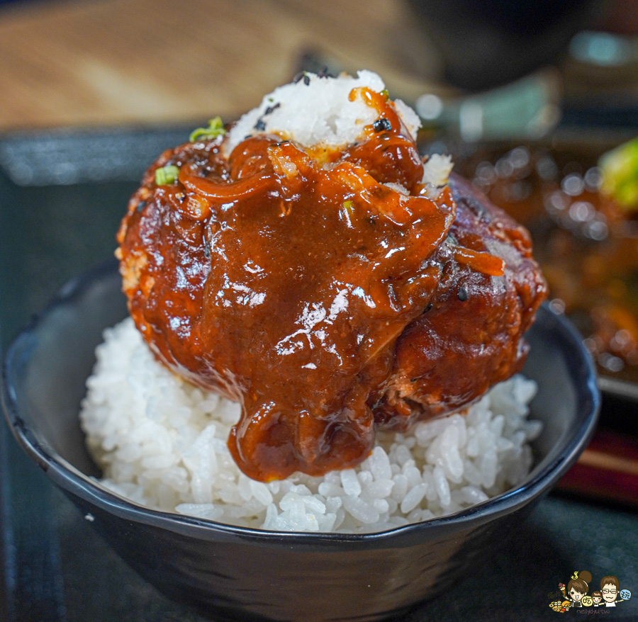 森本日式和風洋食堂 手作漢堡排 厚實滑嫩蛋包飯 雙拼咖哩醬 老店 熟客超多 日本老闆
