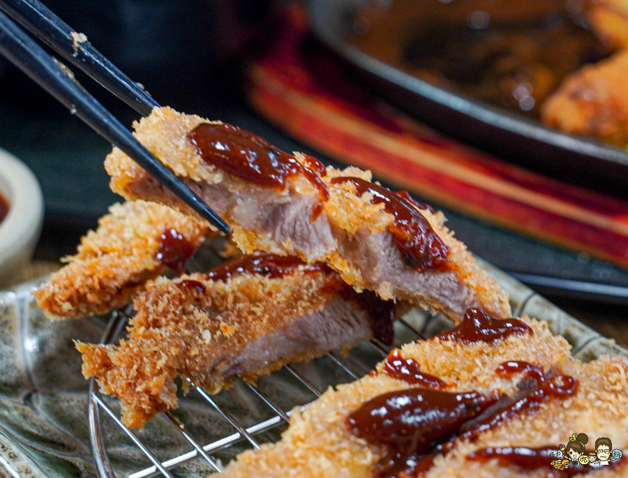 森本日式和風洋食堂 手作漢堡排 厚實滑嫩蛋包飯 雙拼咖哩醬 老店 熟客超多 日本老闆