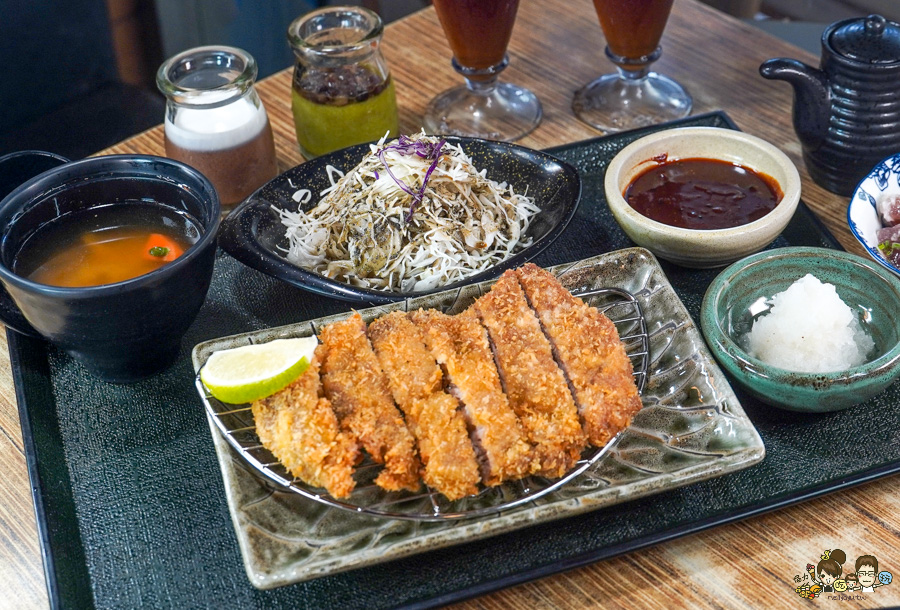 森本日式和風洋食堂 手作漢堡排 厚實滑嫩蛋包飯 雙拼咖哩醬 老店 熟客超多 日本老闆