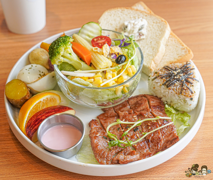 米良居 推薦 必吃 再訪 高雄早午餐 拼盤 好吃 私房 豚肉 米漢堡 手工日曬麵