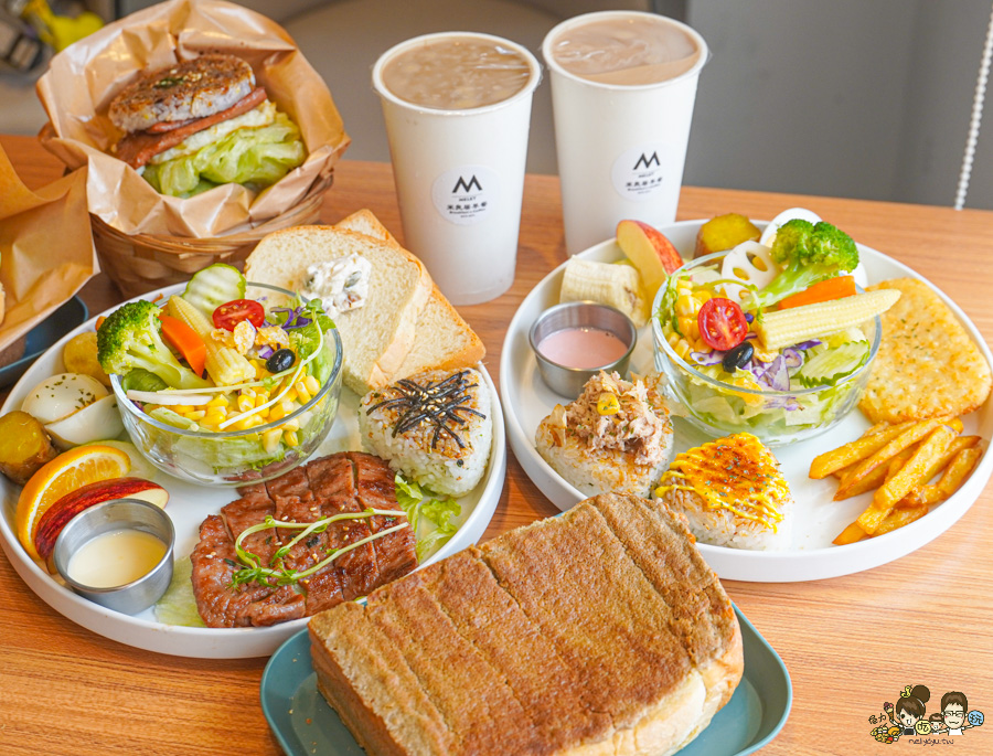 米良居 推薦 必吃 再訪 高雄早午餐 拼盤 好吃 私房 豚肉 米漢堡 手工日曬麵