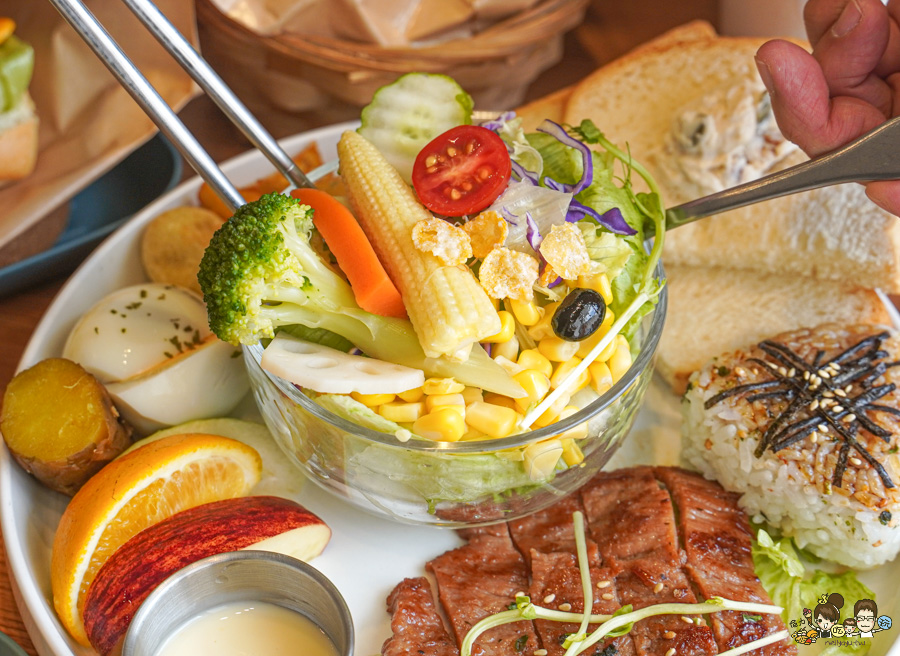 米良居 推薦 必吃 再訪 高雄早午餐 拼盤 好吃 私房 豚肉 米漢堡 手工日曬麵