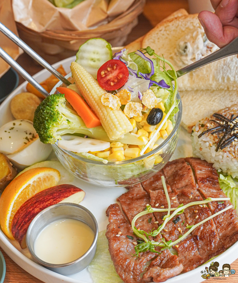 米良居 推薦 必吃 再訪 高雄早午餐 拼盤 好吃 私房 豚肉 米漢堡 手工日曬麵