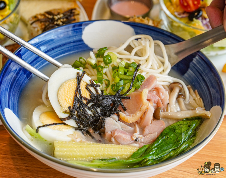 米良居 推薦 必吃 再訪 高雄早午餐 拼盤 好吃 私房 豚肉 米漢堡 手工日曬麵