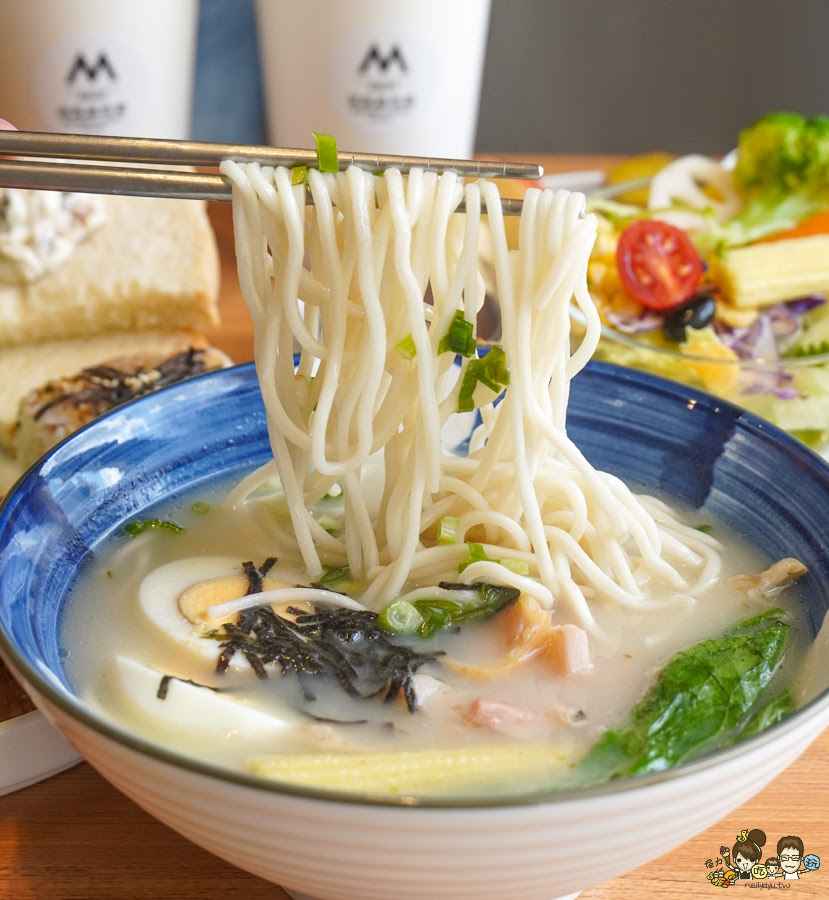 米良居 推薦 必吃 再訪 高雄早午餐 拼盤 好吃 私房 豚肉 米漢堡 手工日曬麵