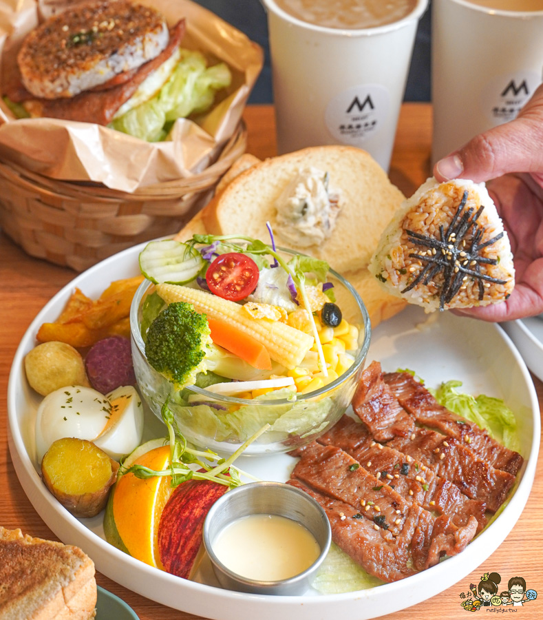 米良居 推薦 必吃 再訪 高雄早午餐 拼盤 好吃 私房 豚肉 米漢堡 手工日曬麵