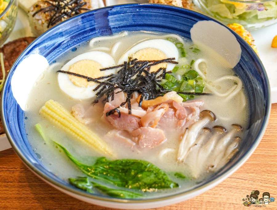 米良居 推薦 必吃 再訪 高雄早午餐 拼盤 好吃 私房 豚肉 米漢堡 手工日曬麵