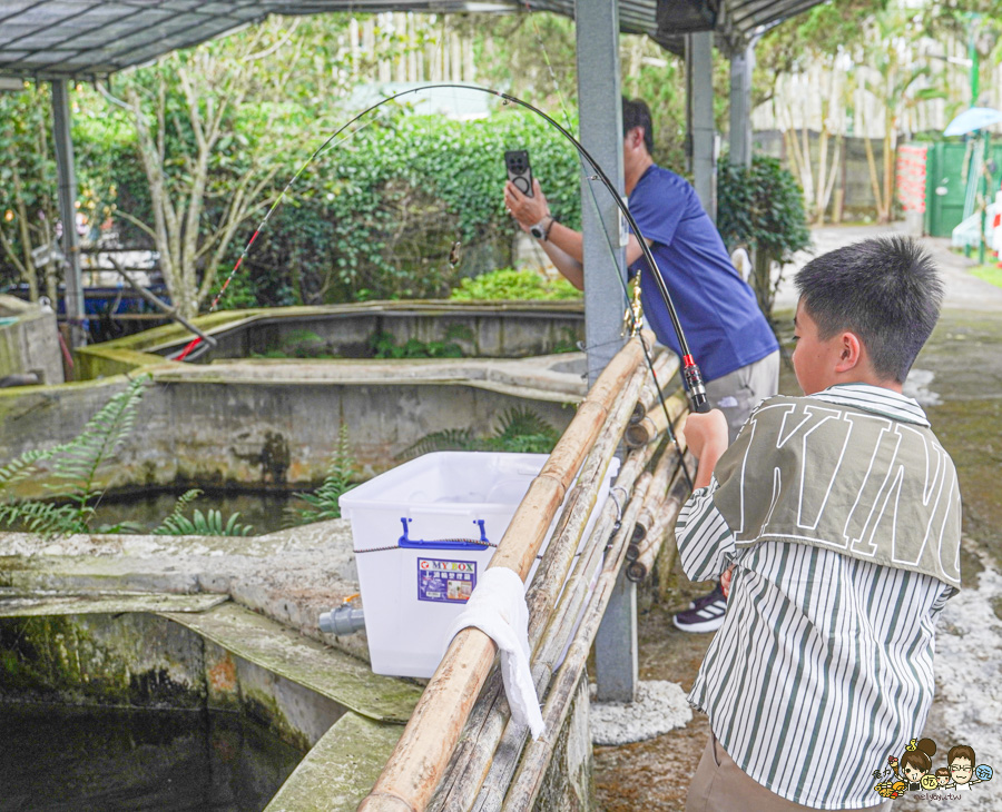 南投景點 親子 池邊食光 美食 披薩 體驗 小農夫 釣魚 釣牛蛙 餵食小動物 魚池景點 南投旅遊 