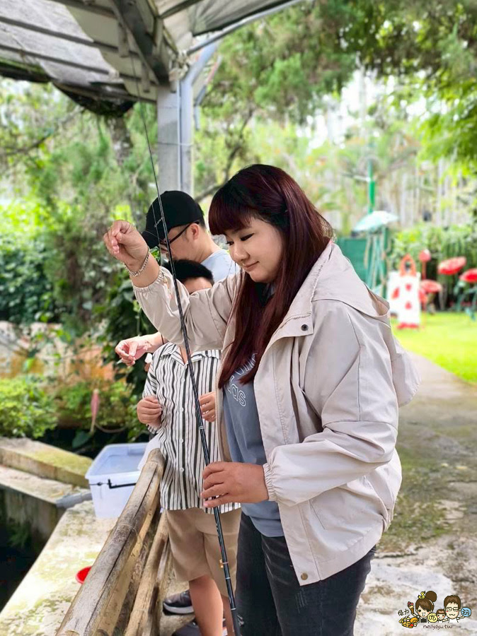 南投景點 親子 池邊食光 美食 披薩 體驗 小農夫 釣魚 釣牛蛙 餵食小動物 魚池景點 南投旅遊 